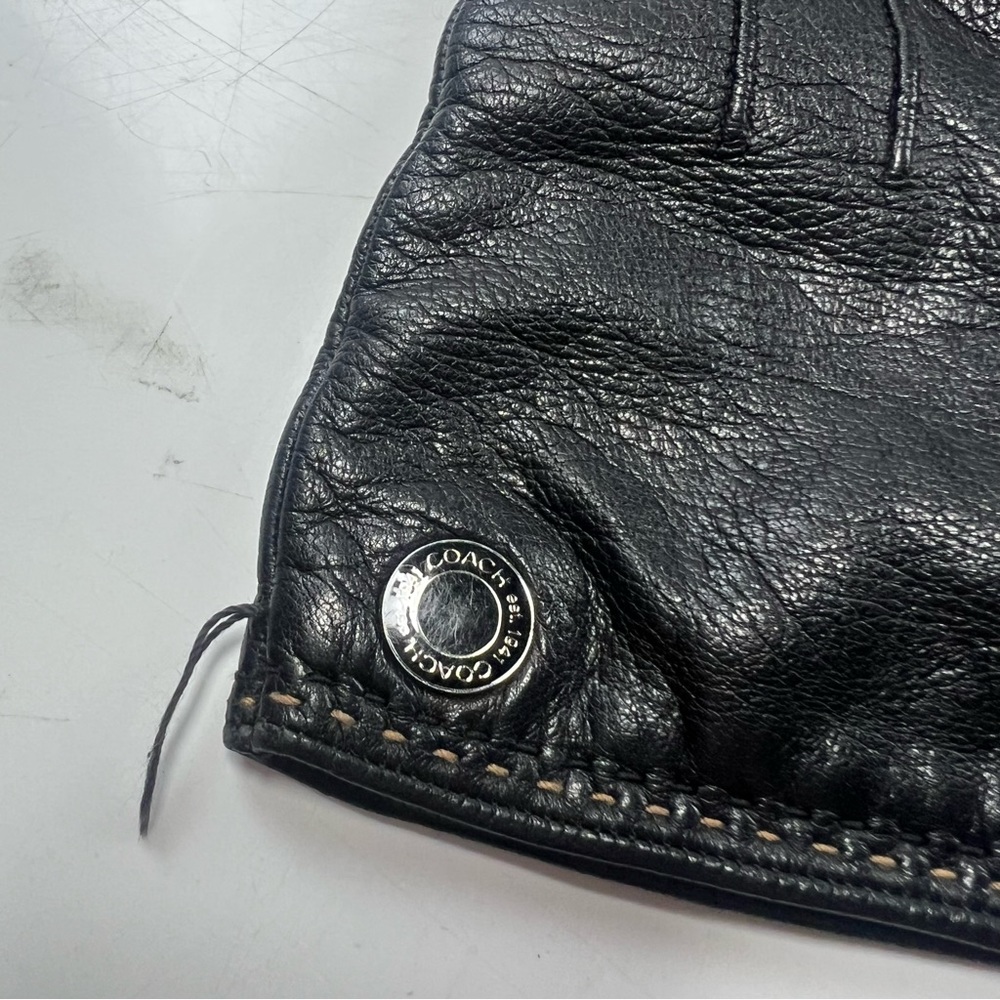 Coach women’s black leather gloves L30-12 - Picture 3 of 4